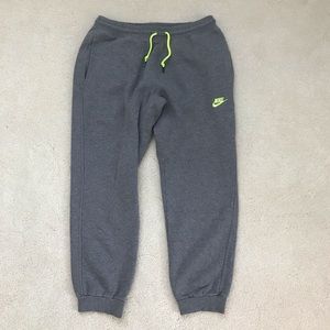 Nike Sweatpants MEDIUM - Volt Accent